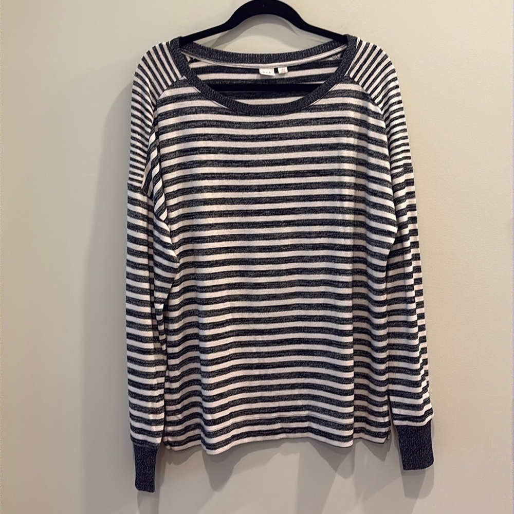 GAP - striped crew neck sweater.  Size large TALL.  Navy and white